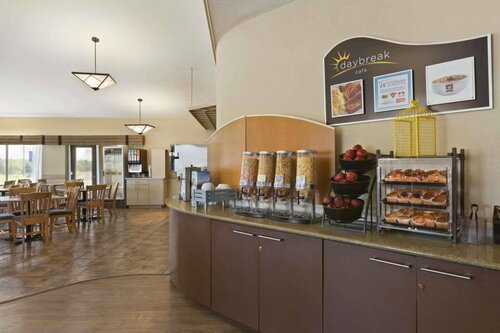 Holiday Inn Express Hotel & Suites Moncton, Boek Hotel Moncton New Brunswick