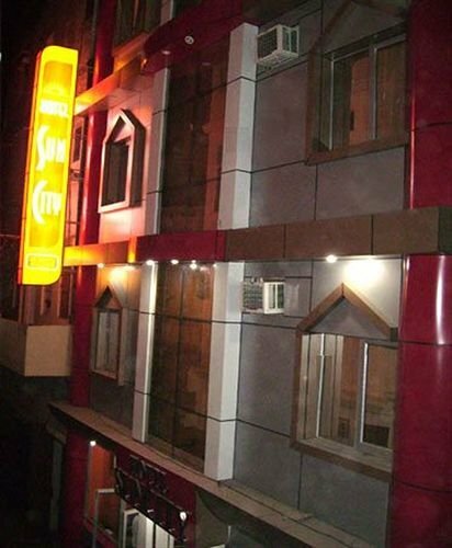 OYO 10150 Sun Hotel, Book Hotel Hoteller i Gujarat med parkering, Parkering