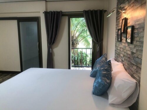 Khao Luang Resort, Забронировать Курортный отель Отели Накхонситхаммарат с парковкой, Парковка