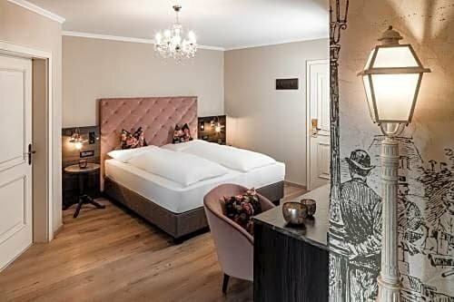 Hotel Schlosswirt, Забронировать Отель Отели Сцены с бассейном, Бассейн