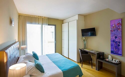 Qgat Restaurant Events & Hotel, Book Hotel Hoteller i Vallès Occidental med måltider, Halvpension / Fuldpension