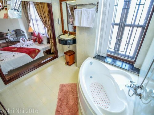 Nhi Nhi Hotel, Забронировать Отель Отели Хойан с бассейном, Бассейн
