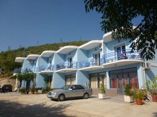 Hotel Kristal, Забронировать Отель Отели Ксамил с парковкой, Парковка