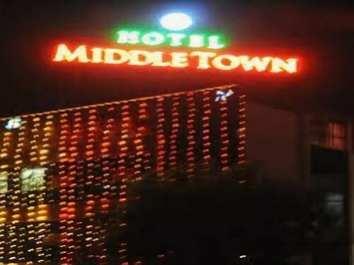 Hotel Middle Town, Забронировать Отель Отели Гандинагара с парковкой, Парковка
