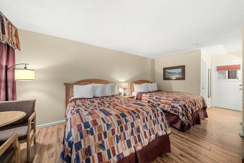 Jonathan Creek Inn, Забронировать Мини-отель Мегги-Вэлли Аппалачи, рядом с Театр Maggie Valley Opry House
