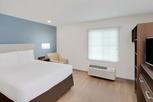 WoodSpring Suites Novi Farmington, Book Hotel Hoteller i Michigan med parkering, Parkering