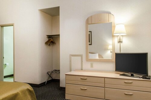 Rodeway Inn Altoona Orchard Plaza, Забронировать Отель Алтуна Пенсильвания, рядом с Парк Лэйкмонт и аквапарк острова
