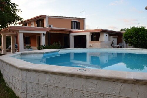 Villa con piscina a due passi dal mare, Book Villa Sommerhuse i Sicilien, Hytte
