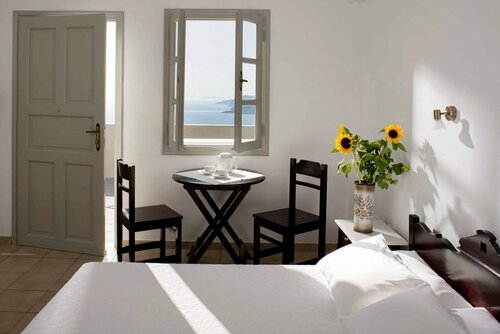 Caldera's Dolphin Suites, Забронировать Отель Отели Мегалохори с бассейном, Бассейн