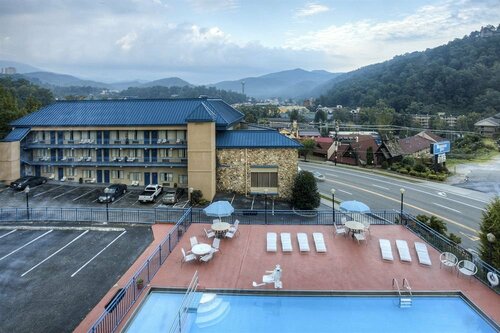 Clarion Pointe Downtown Gatlinburg, Забронировать Отель Отели Great Smoky Mountains National Park с парковкой, Парковка