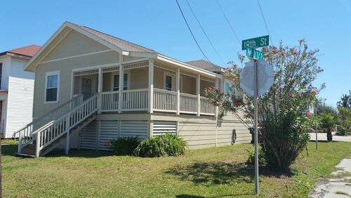 Tina Marie - Just 1 Block To Seawall Beach! 3 Bedroom Home by Redawning, Book Feriehus Galveston Houston