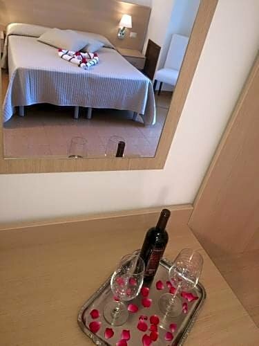 La Cantinella, Rezervați Hotel Ostra Marche