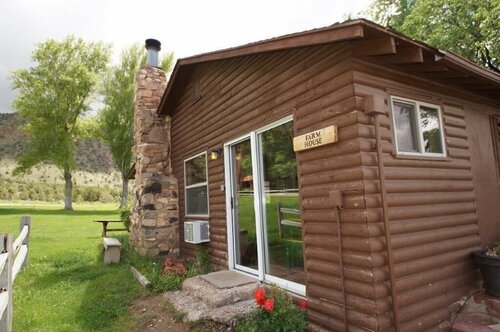 Pack Creek Orchard House by RedAwning, Брондау  Moab Arches National Park