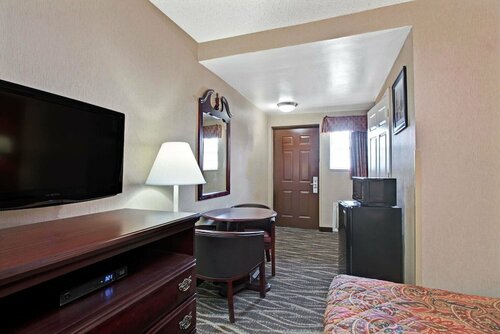 Days Inn by Wyndham Ridgefield NJ, Забронировать Отель Отели Нью-Джерси с парковкой, Парковка
