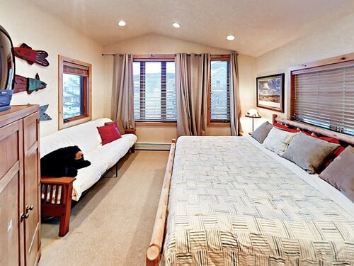 505 S 2nd - 5 Br Home, Забронировать Дом для отпуска Отели Фриско с парковкой, Парковка