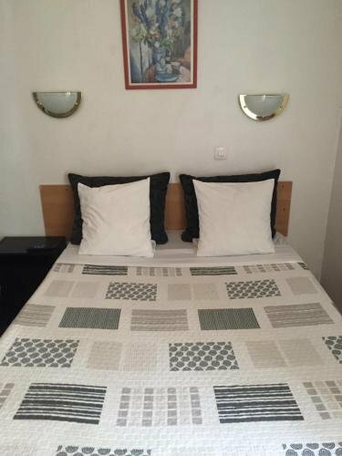 Hotel Chevallier, Забронировать Отель Леваллуа-Перре 