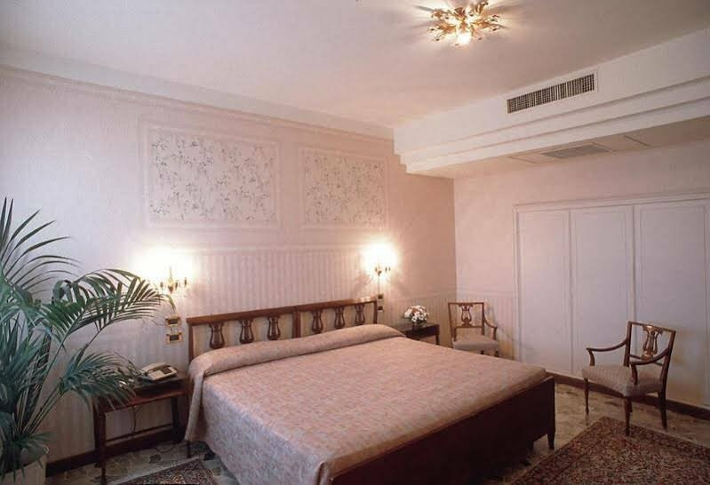 Astra Hotel