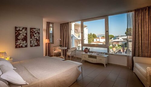 The Pelican Beach Resort & SPA — только для взрослых, Забронировать Курортный отель Отели Изумрудного берега с парковкой, Парковка