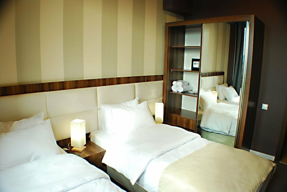 Apart Hotel West