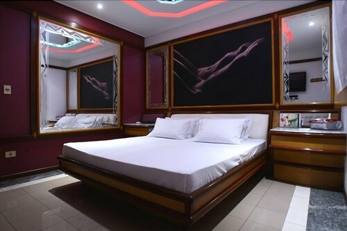 Rivieras Motel - Adults Only
