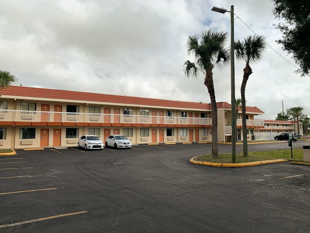 Motel 6 Tampa Near Fairgrounds - Casino