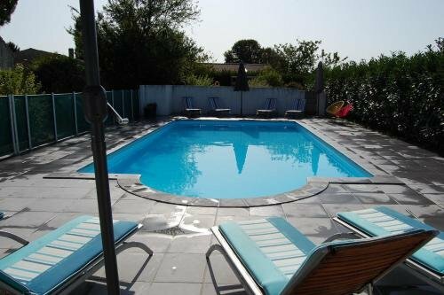 Le Comptoir des Ecoliers, Rezerwuj Hotel Hotele w Charente-Maritime z basenem, Basen