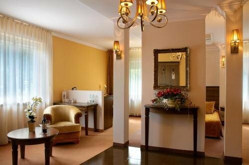 Hotel Aleksander, Забронировать Отель Отели Влоцлавек с парковкой, Парковка