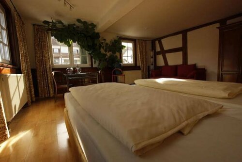 Gutshof-Hotel Waldknechtshof, Забронировать Отель Отели Landkreis Karlsruhe с завтраком, Завтраки