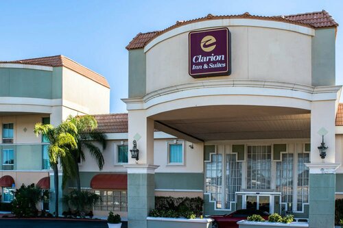 Clarion Inn & Suites Central Clearwater Beach, Забронировать Отель Клируотер Pinellas County