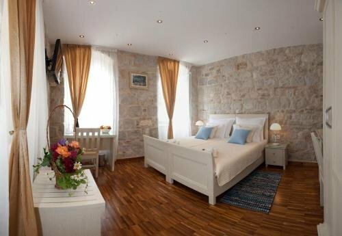 Luxury Rooms Lucija and Luka, Забронировать Отель Сплит Брач, рядом с Бухта Сплит