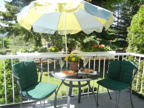 Ridgeview Gardens Bed & Breakfast, Забронировать Отель Отели Northern British Columbia с парковкой, Парковка