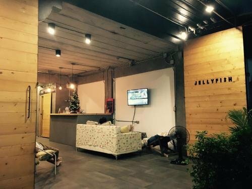 Jellyfish Hostel, Забронировать Хостел Хостелы Паттайя, Хостел