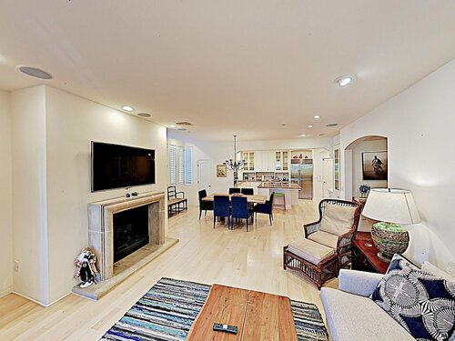 217 Santa Barbara St Duplex 2 Bedrooms 2 Bathrooms Duplex, Забронировать Дом для отпуска Коттеджи Santa Barbara and Vicinity, Коттедж