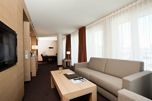 Atlantic Hotel Kiel, Varaa Hotelli Hotellit Schleswig-Holstein uima-altaalla, Uima-allas