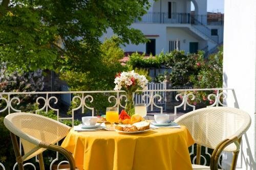Hotel Nausicaa Palace, Забронировать Отель Казамиччола Терме остров Искья