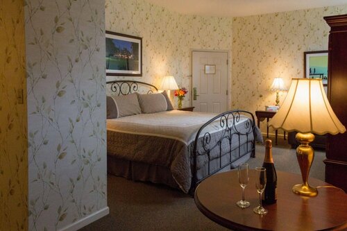 The Brewster Inn, Book Hotel Cazenovia New York State