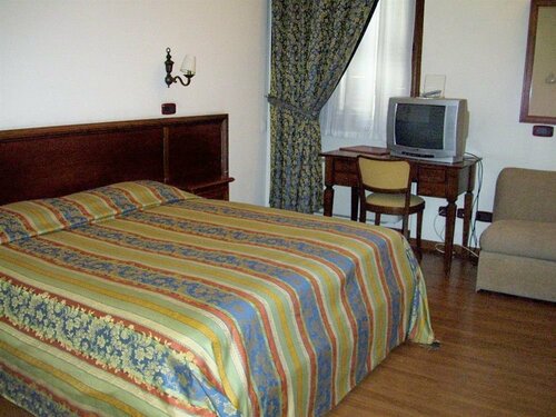 Hotel Sebino, Забронировать Отель Сарнико Озеро Исео