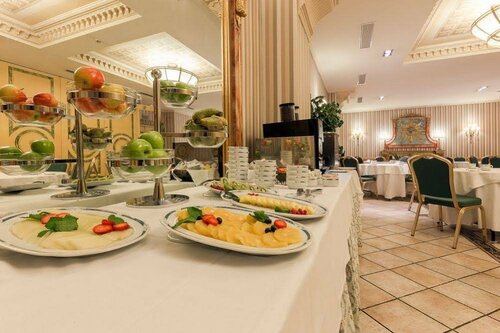 Dorma Reina Isabel, Забронировать Отель Авила Провинция Авила, рядом с Castilla y Leon Tourism Office