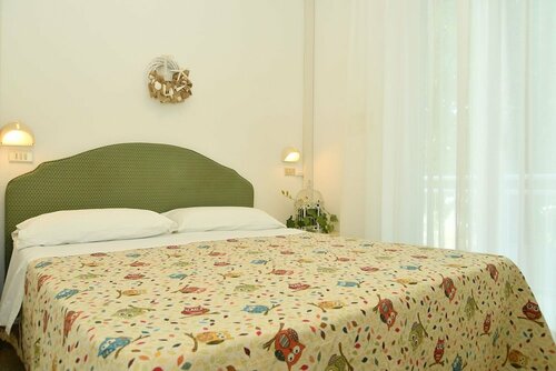 Hotel Leonarda, Забронировать Отель Риваззурра Римини