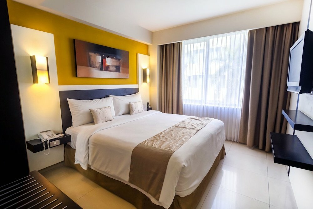 Aston Hotel