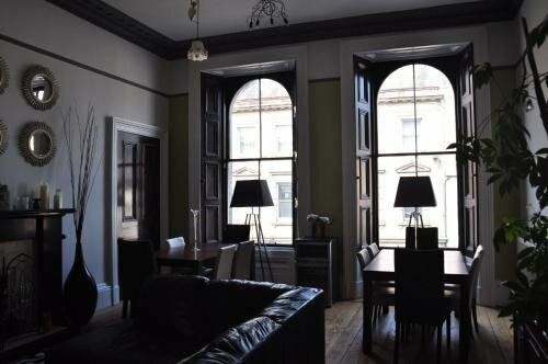 The Bank Guest House, Забронировать Гостевой дом Отели Хоик с парковкой, Парковка