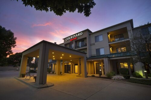Courtyard by Marriott Champaign, Забронировать Отель Шампейн Иллинойс