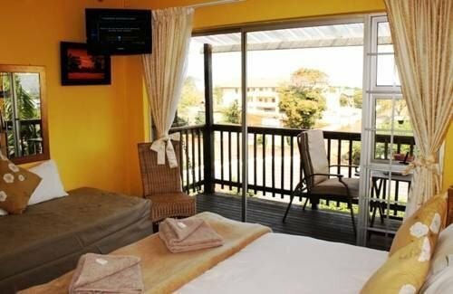 Flintstones Guest House Durban, Забронировать Гостевой дом Отели Дурбана с парковкой, Парковка