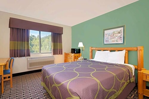 Super 8 by Wyndham Cloquet, Book Hotel Cloquet Minnesota