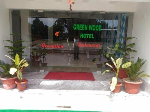 Green Wood Hotel, Забронировать Отель Силигури Западная Бенгалия
