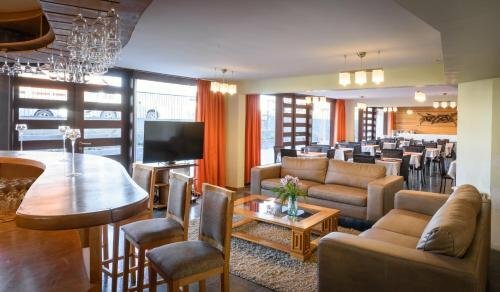 Hotel Germania, Забронировать Отель Отели Cruce Andino 3 звезды, 3*