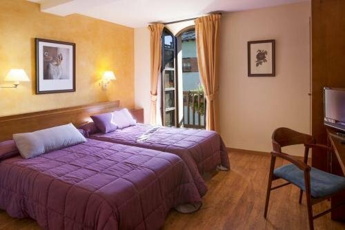 Hotel Fonda Merce, Забронировать Отель Льивия Baixa Cerdanya