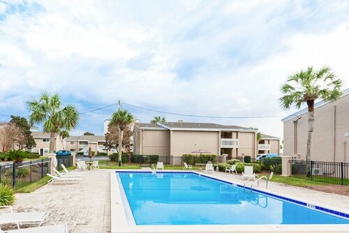 Newly Remodeled W/ Pool - Steps To Beach! 2 Bedroom Condo, Забронировать Апартаменты/квартира Дестин Emerald Coast