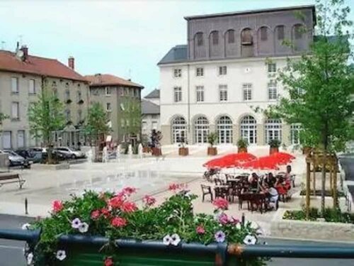 Hôtel Logis Le Bourbon, Забронировать Отель Иссенжо Haute Loire