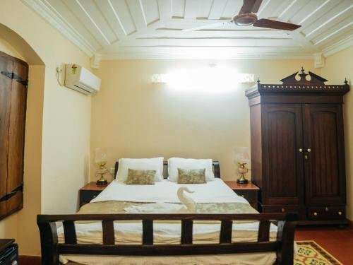 Casa Menezes - A Heritage Goan Homestay, Забронировать Отель Бамболим Северный Гоа